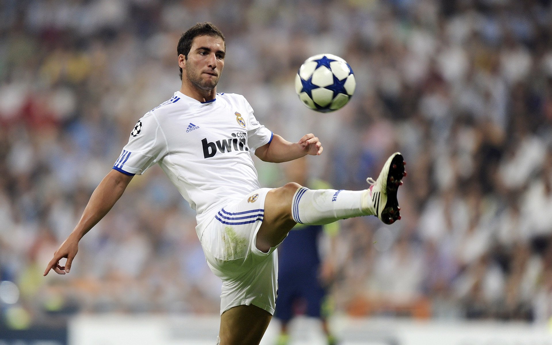 巴黎圣日耳曼再引进世界级中场,阵容升级引爆转会市场,巴黎圣日耳曼阵容首发