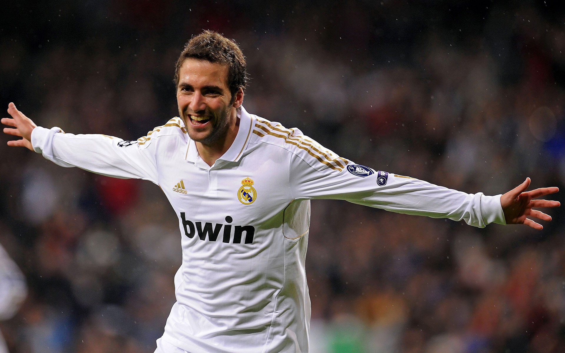 德甲:多特客场2-1逆转,追赶拜仁压力日益剧增,德超杯多特对拜仁